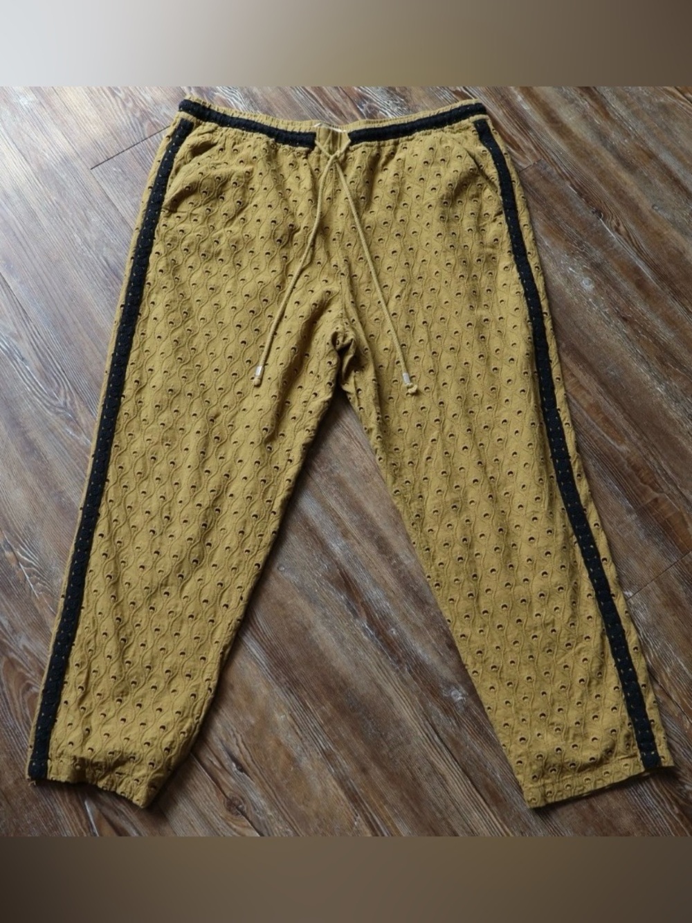 Anthropologie Mustard Eyelet Lined Boho Pull On Pants 100% Cotton Women’s Large